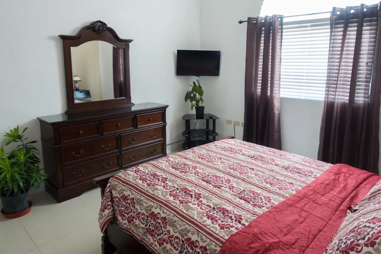 Ellis Caymanas Caymanas Estate Country Club Rental Management فيلة